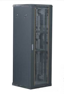 監視室 全高さ データサーバー キャビネット 床に設置されたデータ キャビネット YH2013